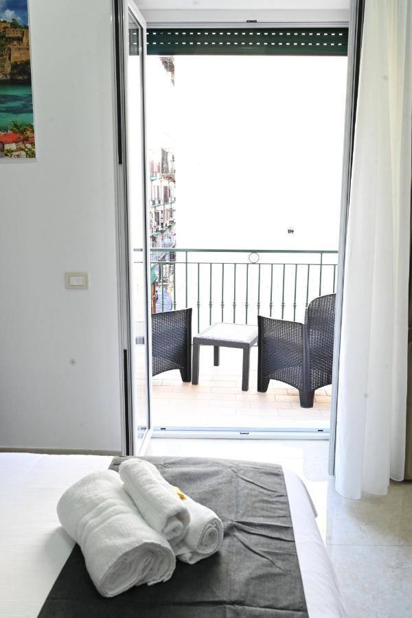 نابولي Solymar B&B المظهر الخارجي الصورة