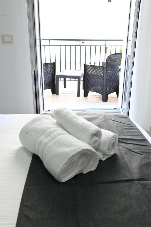 نابولي Solymar B&B المظهر الخارجي الصورة